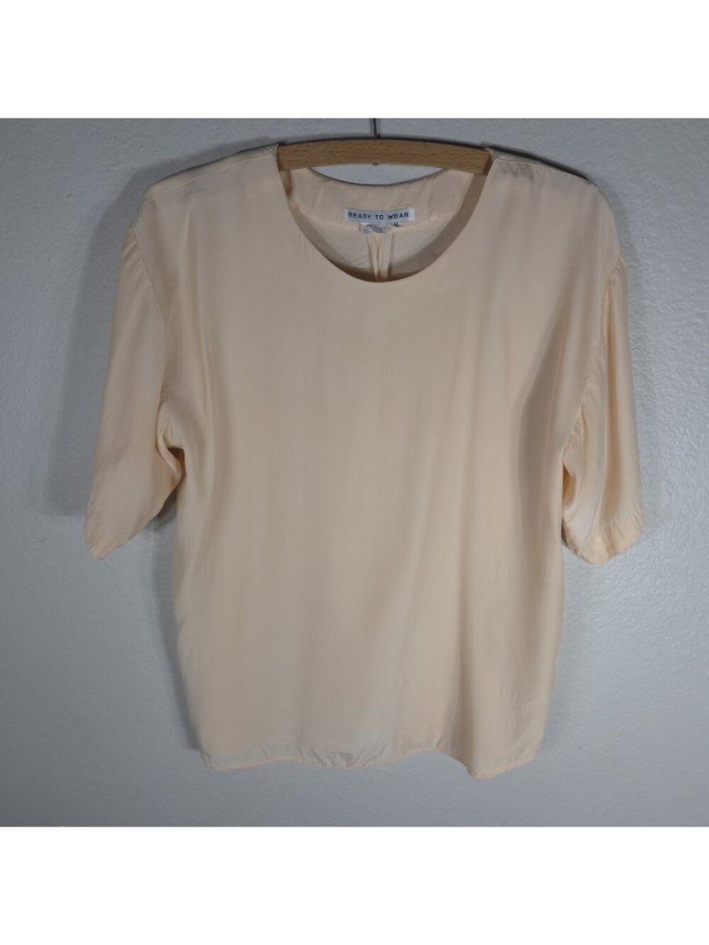 Ready To Wear VTG Women's 100% Silk Short Sleeve Peach Blouse Size Small